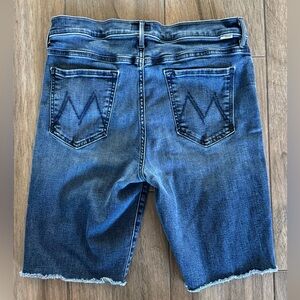 MOTHER The Weekender Fray Medium Blue Women's Denim Bermuda Shorts. Women’s 32